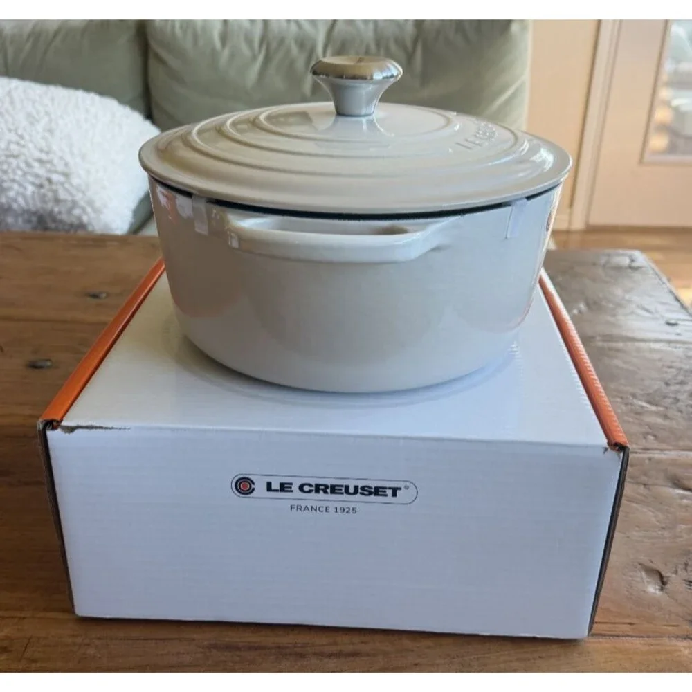 Le Creuset Enameled Cast Iron Round Dutch Oven Casserole 26cm 5.5qt Meringue NEW